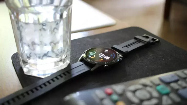 How to Clean Smartwatch
